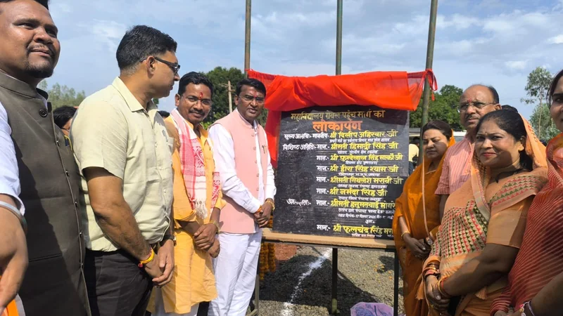प्रभारी मंत्री श्री दिलीप अहिरवार ने 13.21 लाख रुपये की लागत से निर्मित महाविद्यालय पहुंच मार्ग का किया…