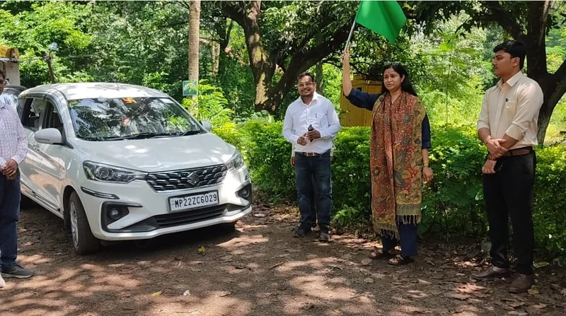 सिवनी के जीआई सीताफल को बाजार से जोड़ने की पहल, किसान प्रशिक्षण के लिए महाराष्ट्र रवाना