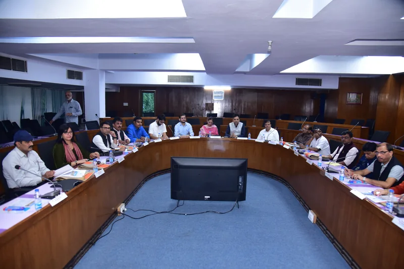भोपाल से पत्र सूचना कार्यालय के नेतृत्व में जम्मू आए मीडिया प्रतिनिधिमंडल ने सीएसआईआर- भारतीय समवेत औषध…